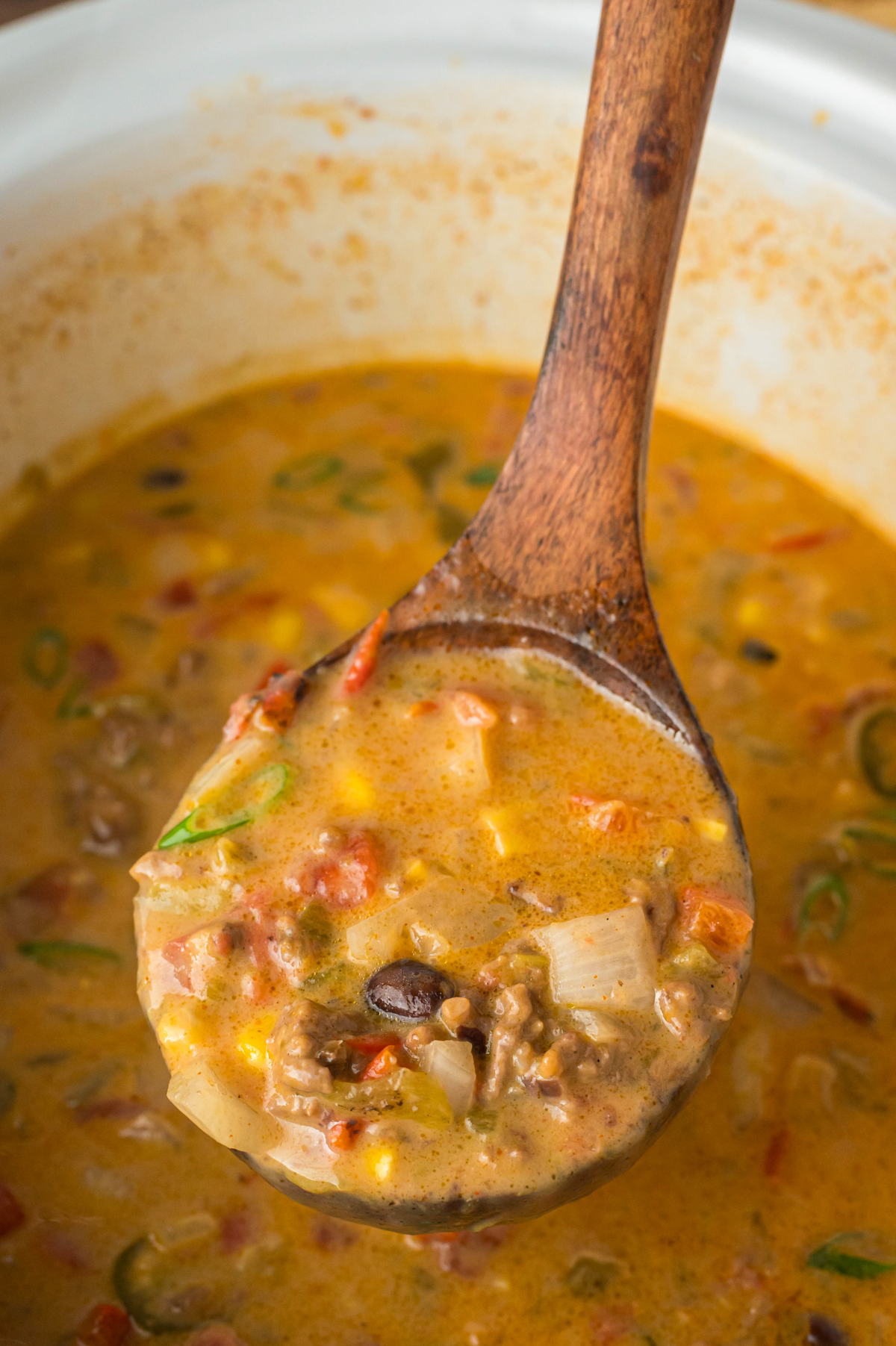 Zuppa Nacho 2 Zuppa di nacho in un mestolo.