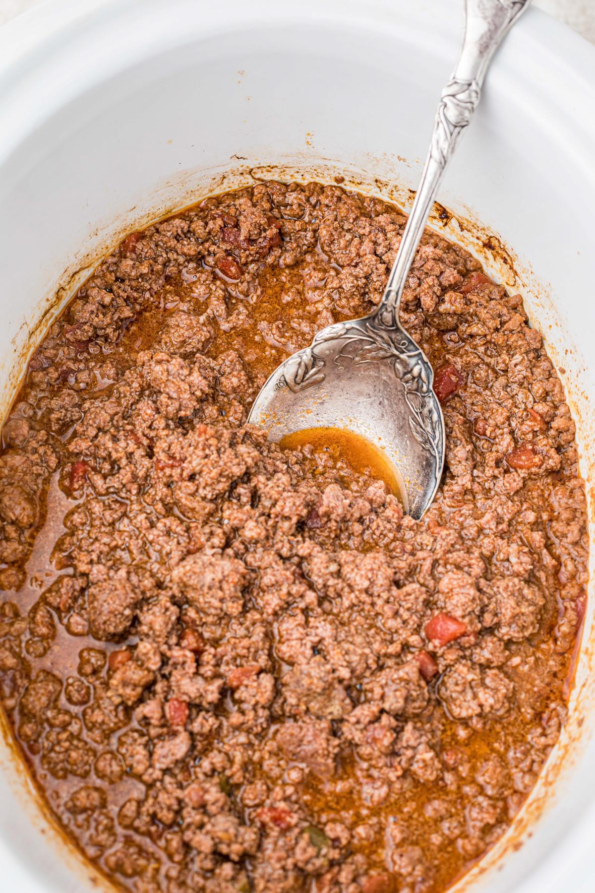 Tacos di Cervo a Cottura Lenta 2 venison taco meat in a slow cooker.