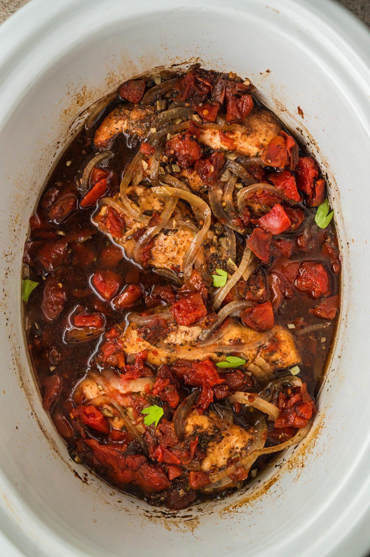 Pollo Balsamico a Cottura Lenta 2 Pollo in slow cooker con aceto balsamico e pomodori.