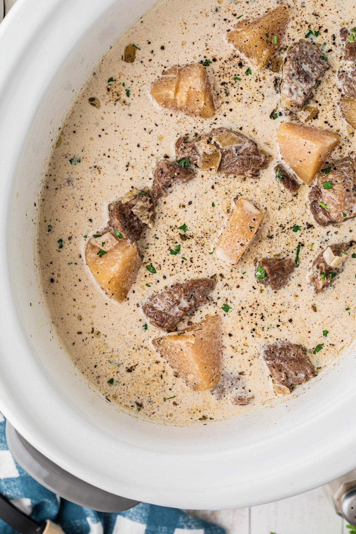 Zuppa di Manzo e Patate 2 zuppa di manzo e patate in slow cooker.