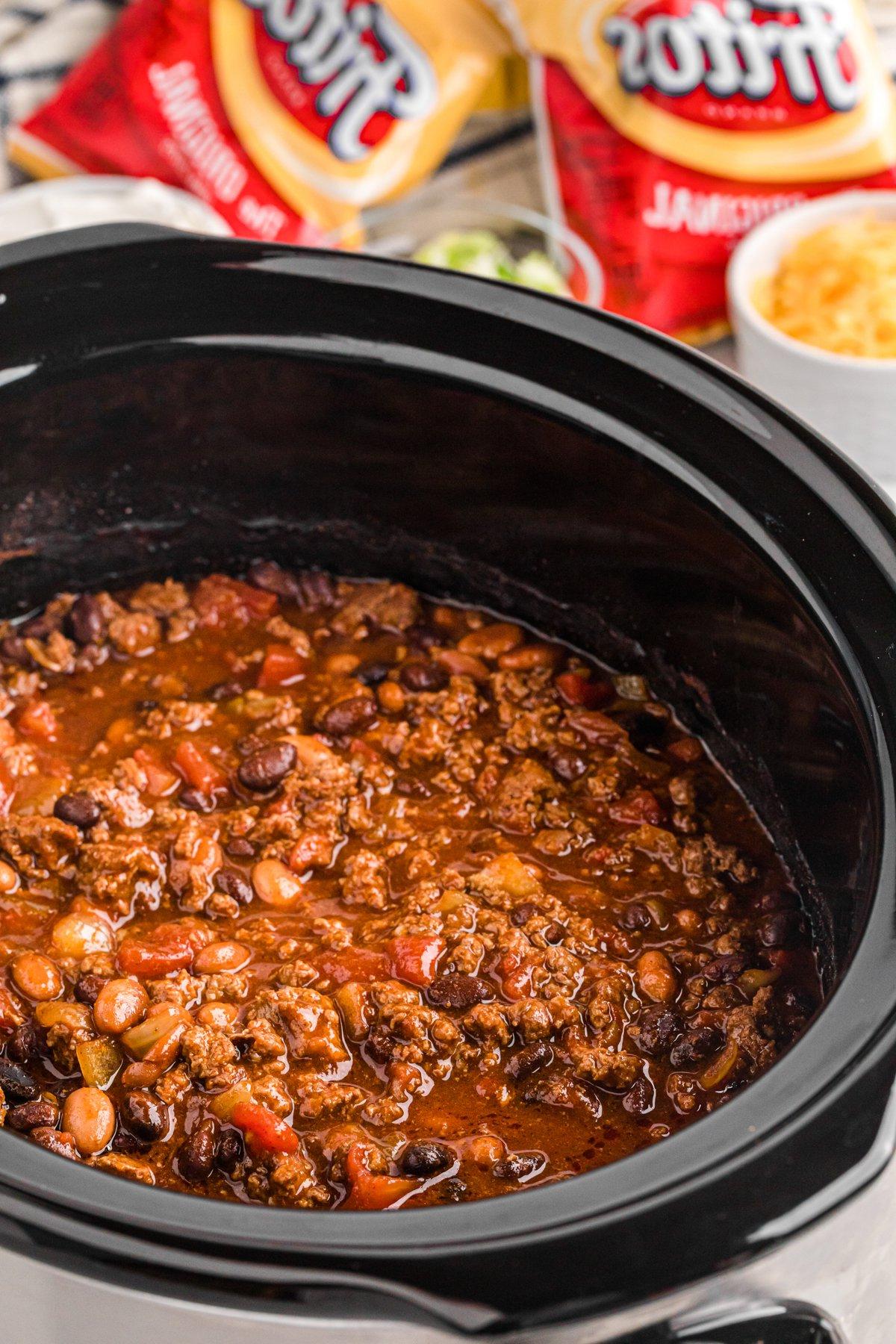 Frito Pies 2 Preparazione della Frito Pie nella slow cooker.