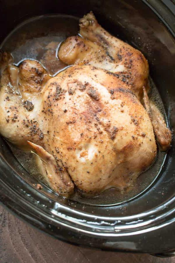 Panini di Pollo "Affumicato" a Cottura Lenta 2 Pollo intero cotto lentamente nella slow cooker, intriso di succhi succulenti.