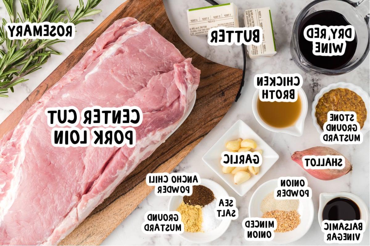 Pasta al Maiale Sfilacciato 3 Ingredienti freschi e selezionati per la pasta con maiale sfilacciato, disposti su un tavolo in attesa di essere trasformati in un delizioso piatto.