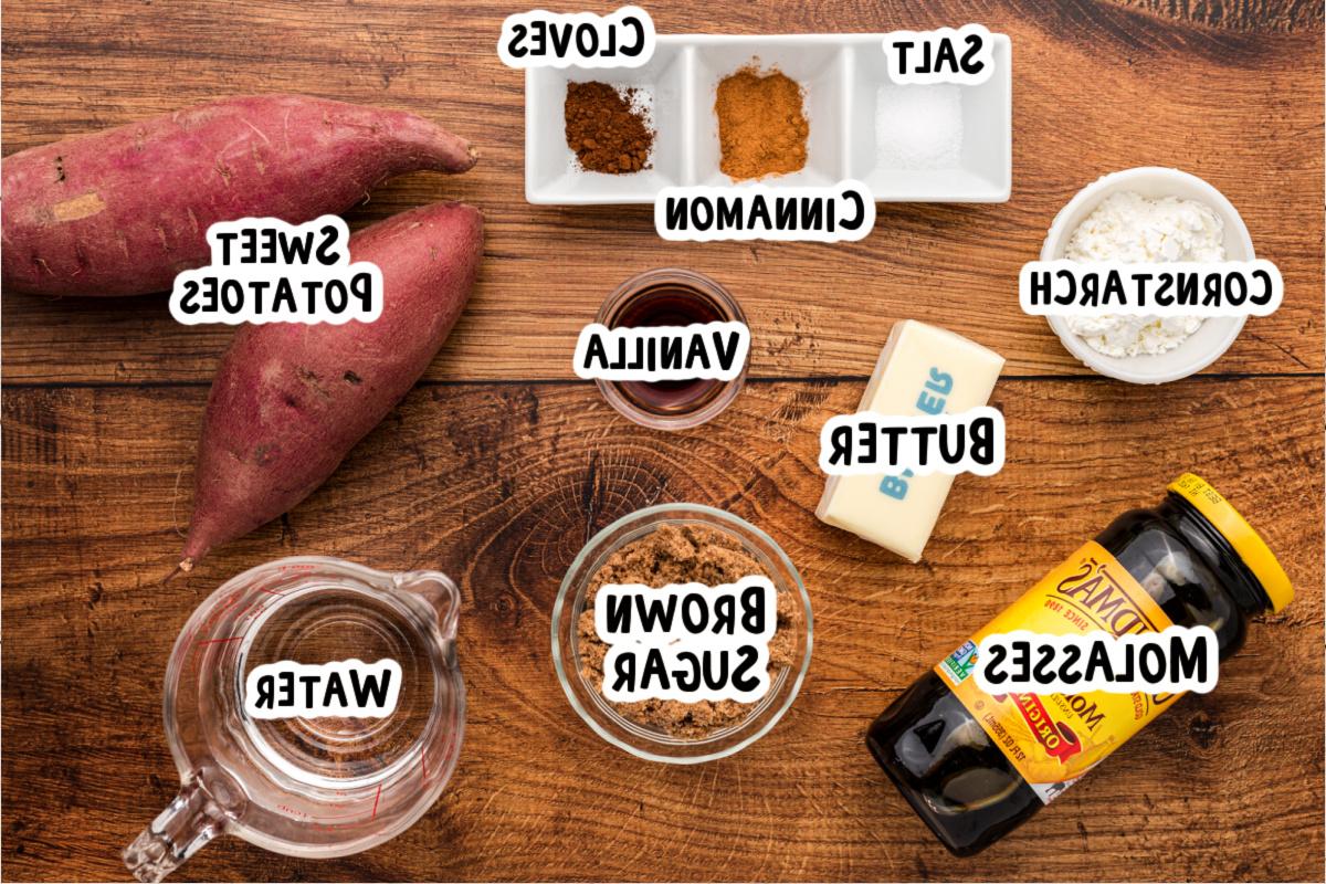 Ignami Canditi a Cottura Lenta 3 Ingredienti per patate dolci candite su un tavolo.