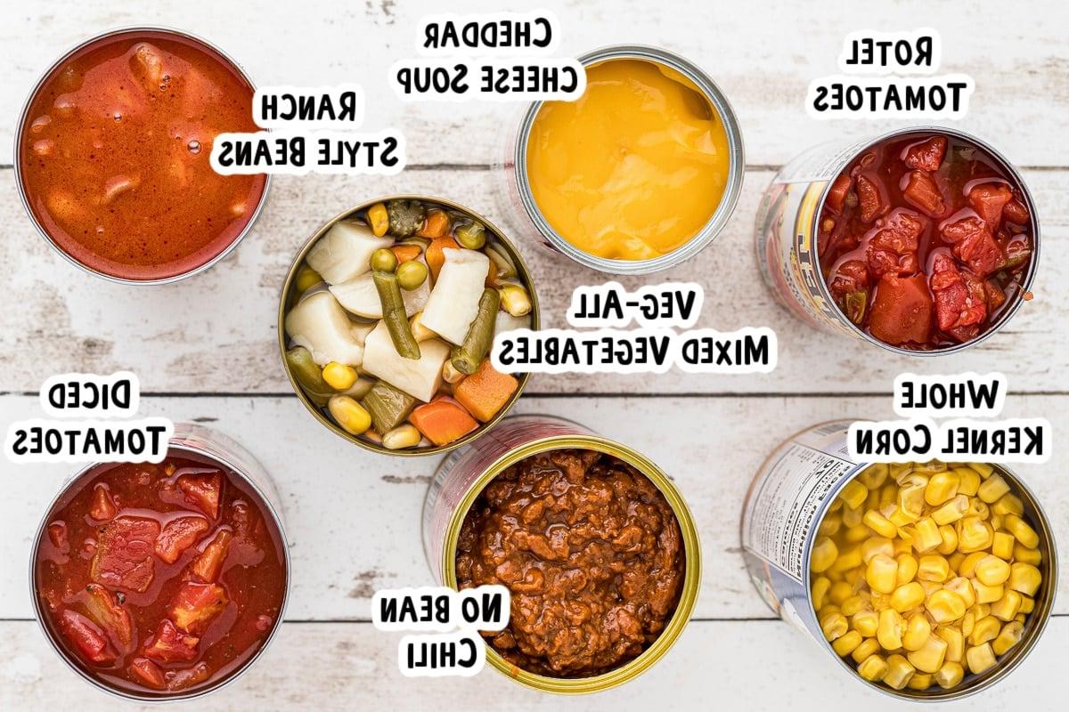 Ingredienti per la zuppa 7 lattine su un tavolo con testo sovrapposto.