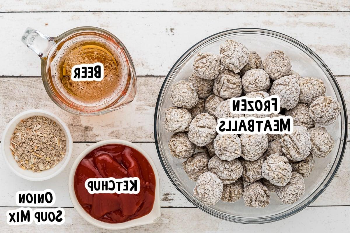 Polpette alla Birra a Cottura Lenta 3 Ingredienti per polpette alla birra su un tavolo.