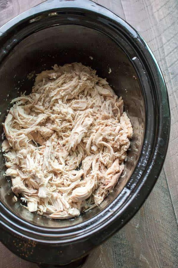 Panini di Pollo "Affumicato" a Cottura Lenta 3 Pollo sfilacciato nella slow cooker, intriso di sapore.