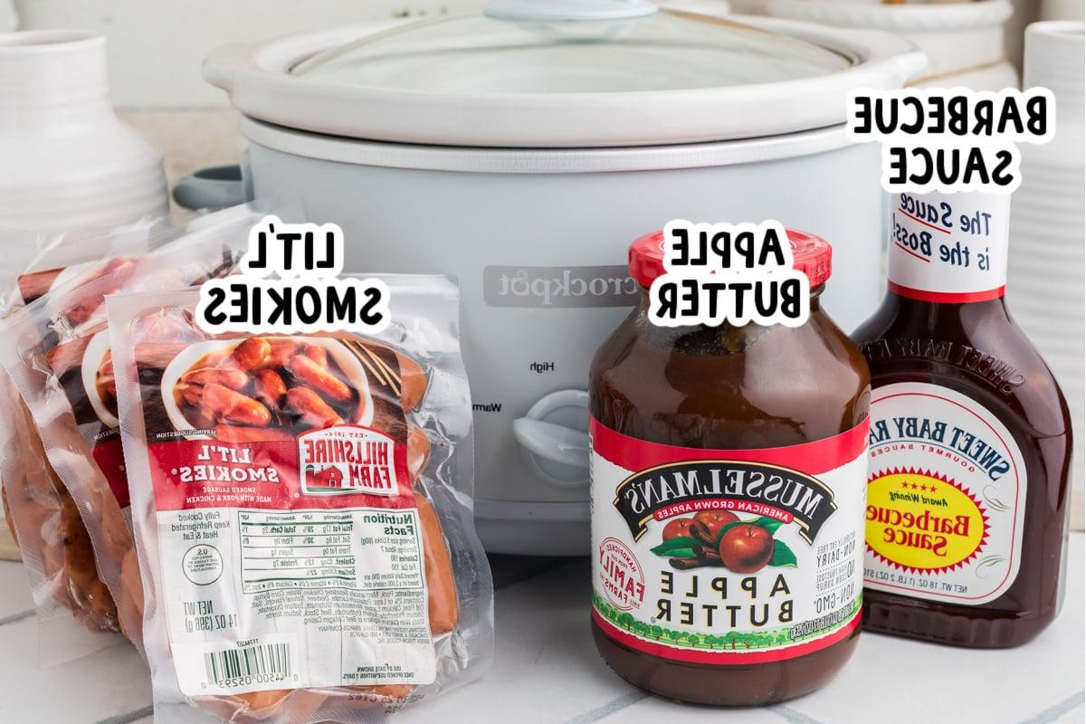 **Wurstel Piccoli al Burro di Mele in Slow Cooker** 3 Ingredienti per salsiccine mini cotte lentamente: burro di mele, salsa barbecue e salsiccine.