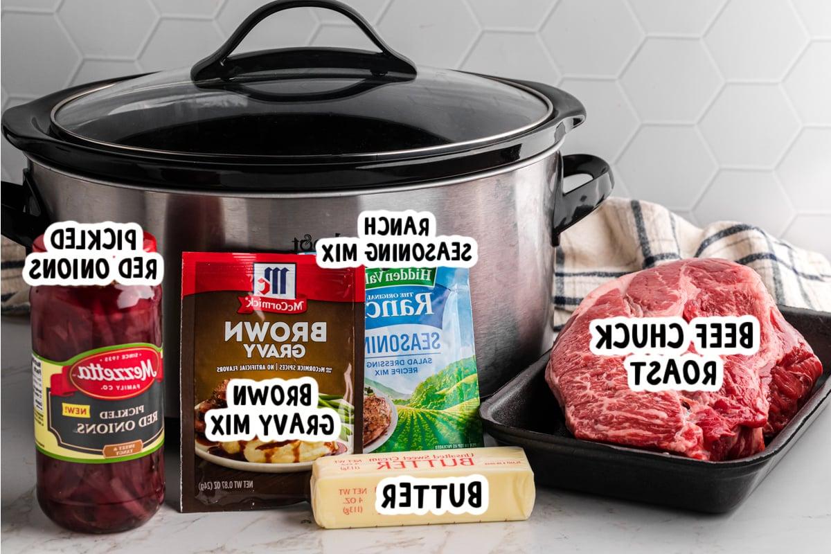 Ingredienti per l'arrosto di manzo della Georgia cotto in slow cooker su un tavolo.