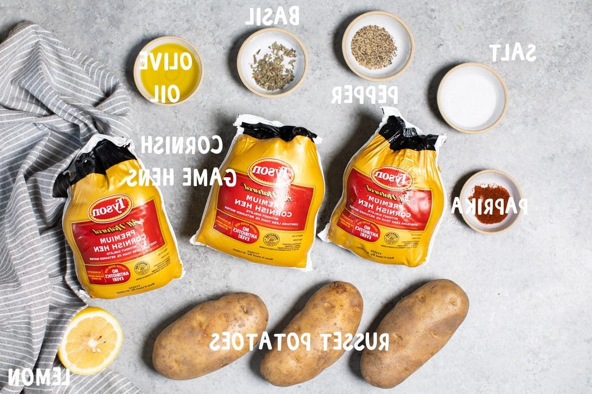 Gallinelle della Cornovaglia cotte lentamente e Patate al Forno 3 ingredienti per gallinelle Cornish con testo per ogni ingrediente