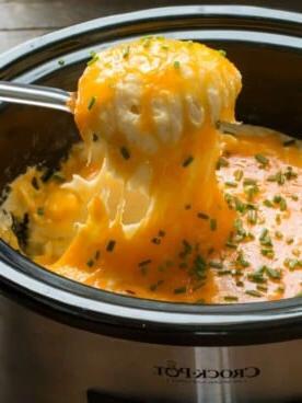 **Purè di Patate Formaggioso a Cottura Lenta** 4 Primo piano di purè di patate formaggiose