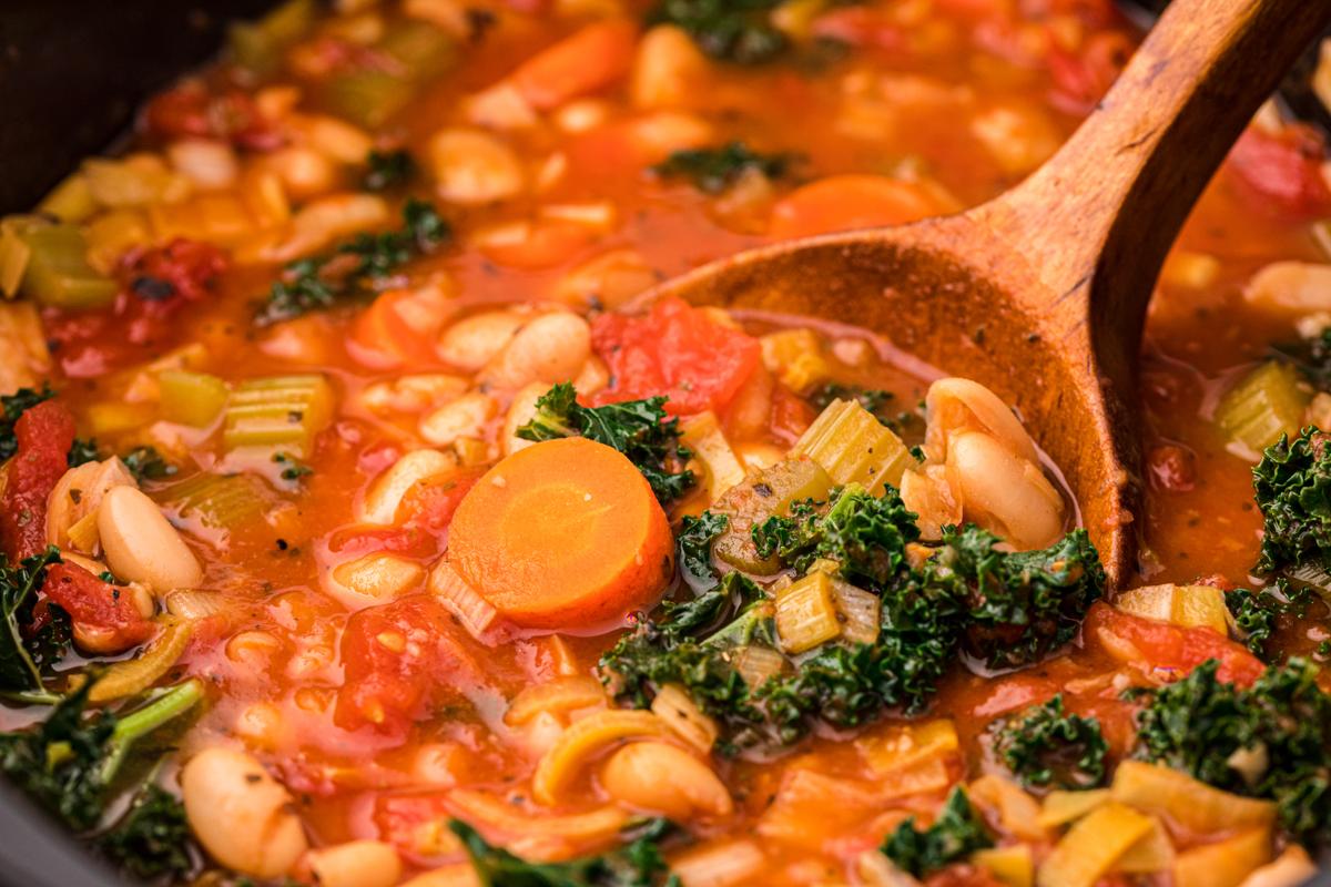 Zuppa Ribollita a cottura lenta 5 close up of ribollita soup with kale.