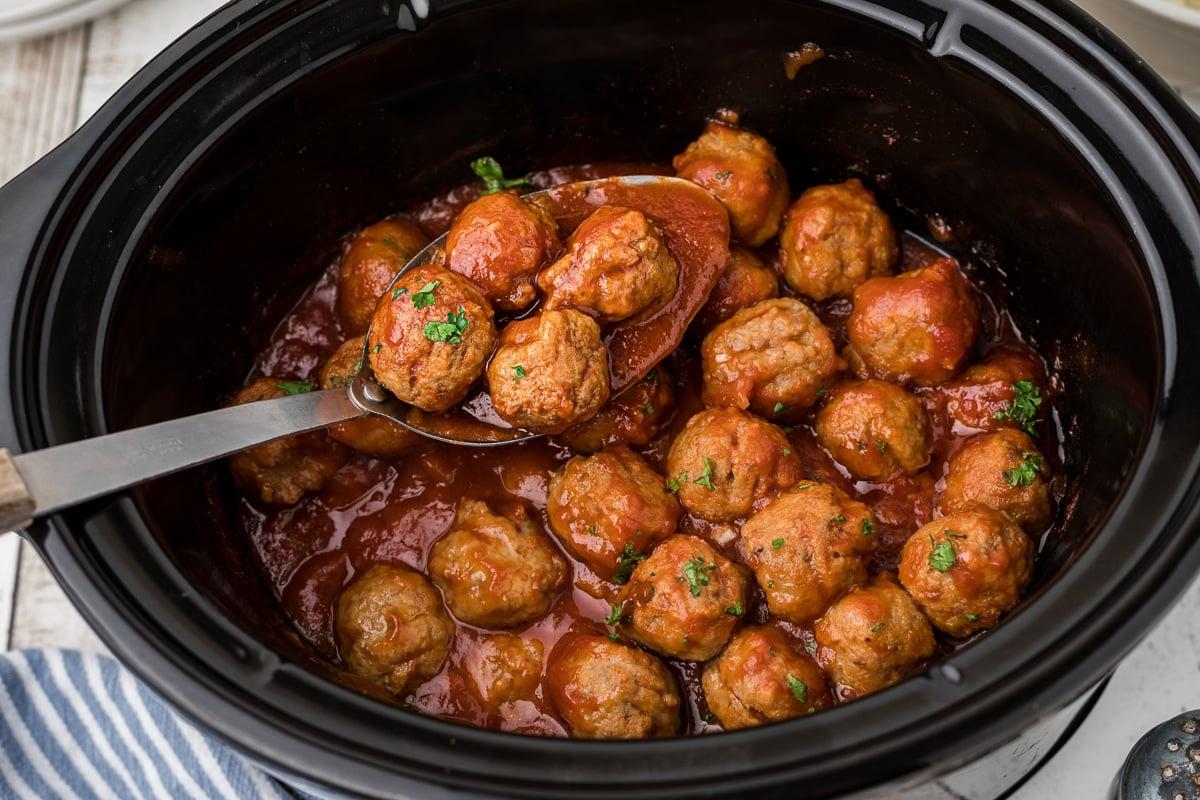 Polpette alla Birra a Cottura Lenta 5 Polpette alla birra cotte in una slow cooker.