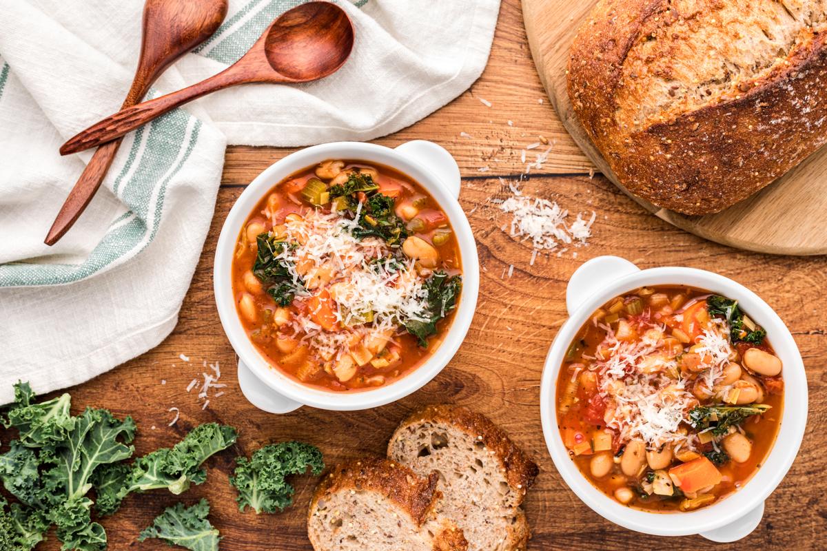 Zuppa Ribollita a cottura lenta 6 2 bowls of ribollita soup.