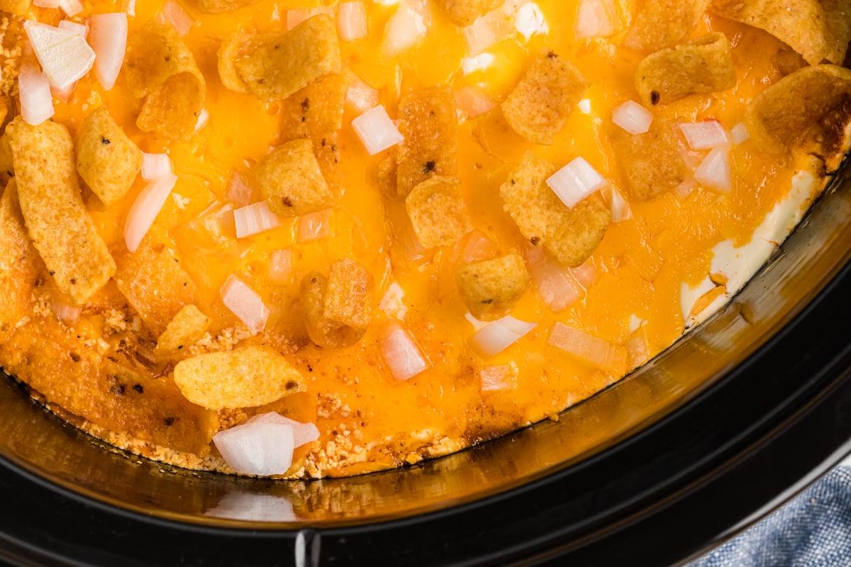 **Pasticcio di Chili a Cottura Lenta al Formaggio** 6 close-up of slow cooker chili cheese casserole.