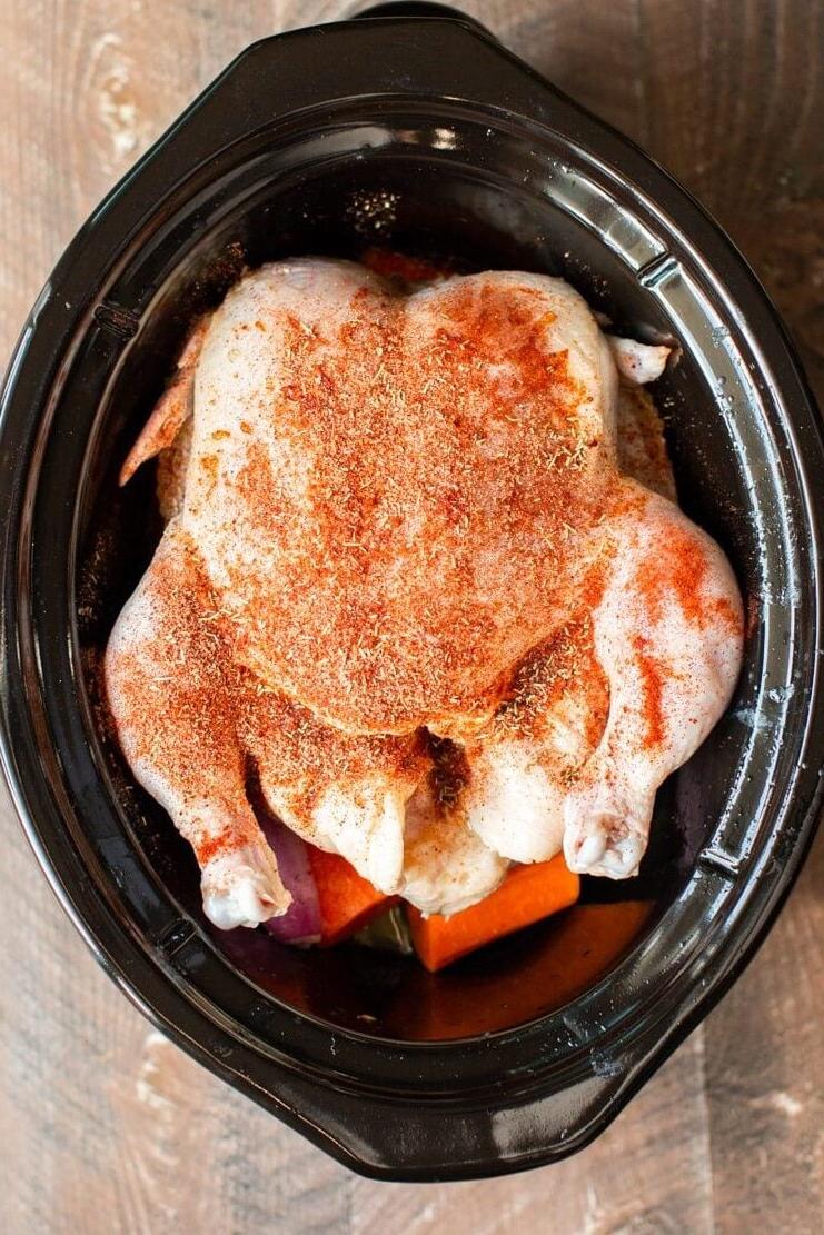 Pollo Intero in Slow Cooker 6 Condimenti sopra un pollo intero nella slow cooker.