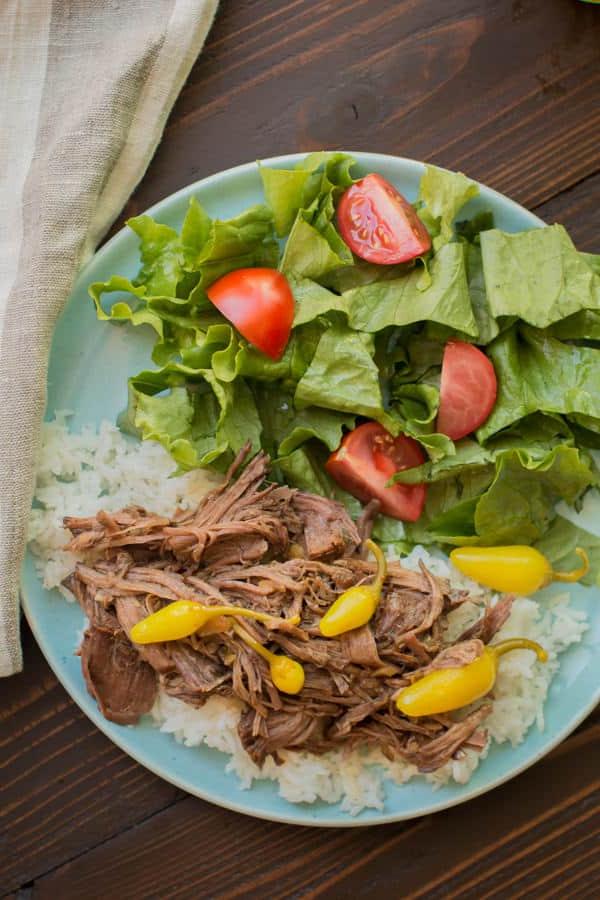 **Brasato Piccante alla Mississippi per Slow Cooker** 7 Arrosto piccante su riso bianco.