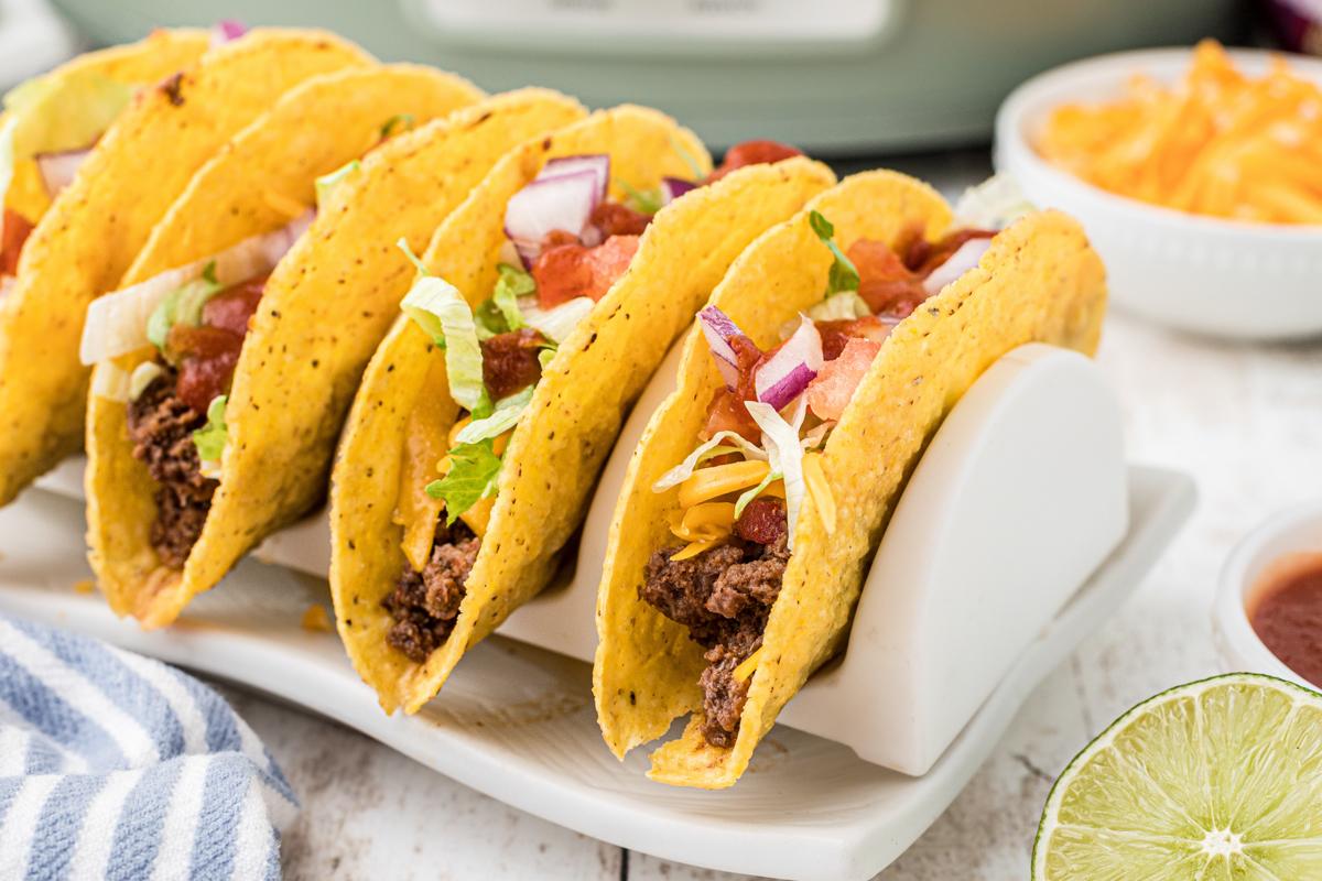 Tacos di Cervo a Cottura Lenta 7 close up of venison tacos on a stand.