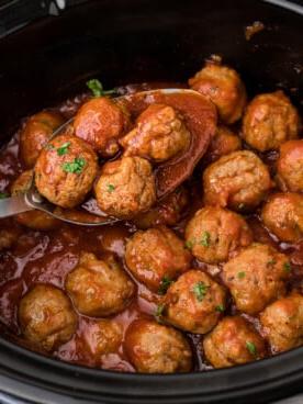 Polpette alla Birra a Cottura Lenta 8 Polpette alla birra cotte in una slow cooker.