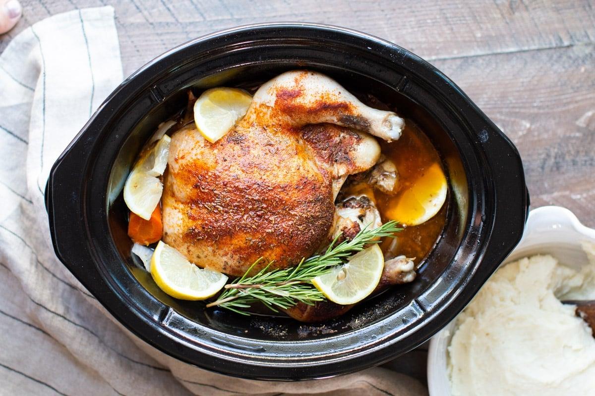 Pollo Intero in Slow Cooker 8 Pollo intero cotto finito nella slow cooker