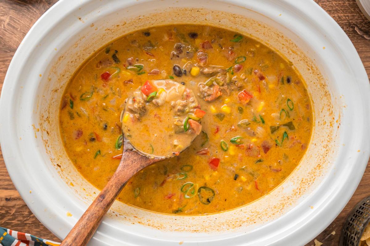 Zuppa Nacho 8 Ingredienti per la zuppa di nacho in una slow cooker.