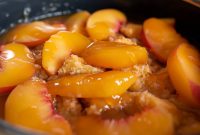 Slow Cooker Peach Dump Cake: Effortlessly Delicious