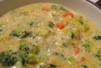 Savory Slow Cooker Broccoli & Cheese Soup: Cozy Comfort for Any Day