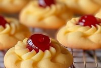 Buttery Soft 4-Ingredient Christmas Shortbread