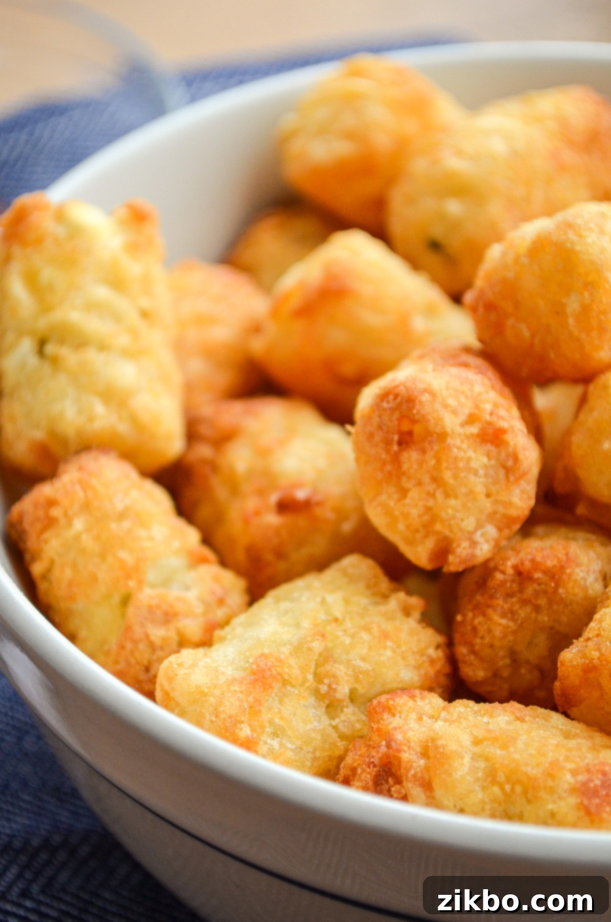 A bowl of golden cooked tater tots.