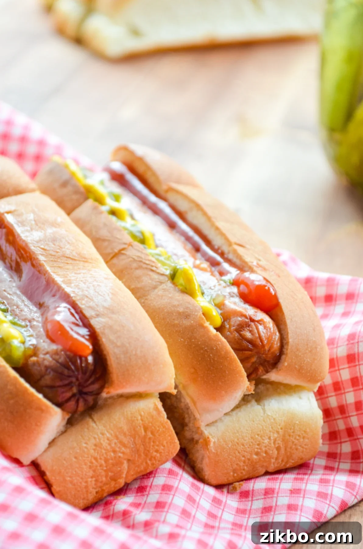 Two hot dogs, served in toasted buns and served with classic toppings.